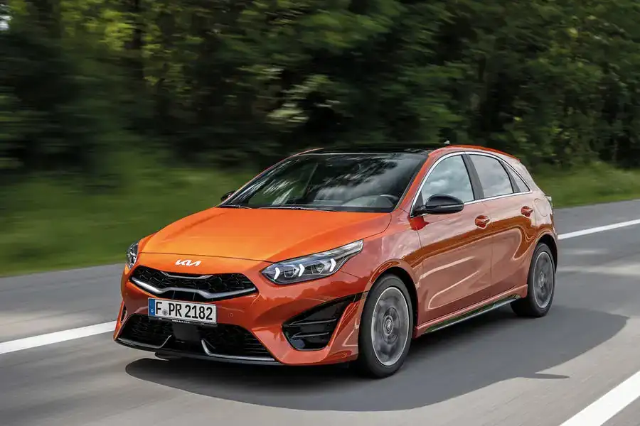 Kia Ceed turuncu